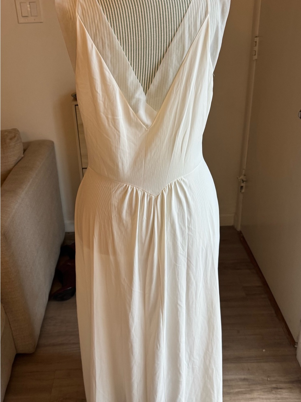 Vintage Vanity Fair 1960
Ivory Sheer-Embroidered Bridal Gown - Picture 3 of 5